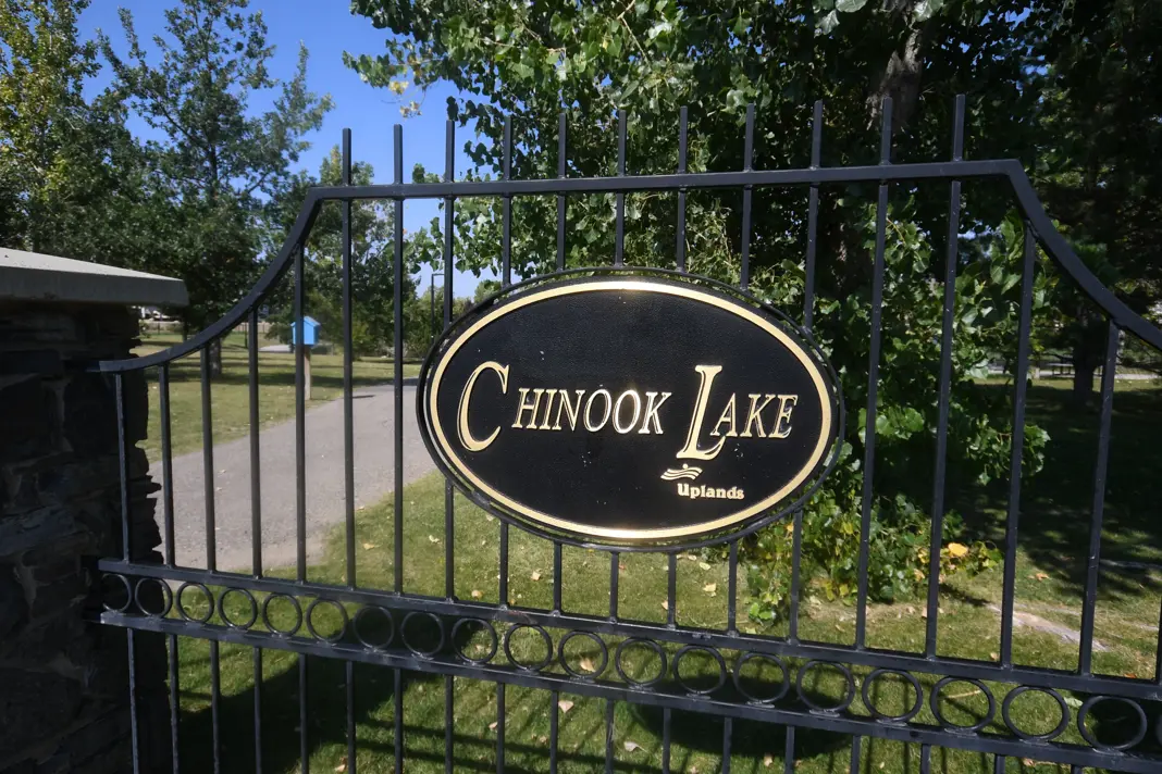 Chinook Lake fence sign